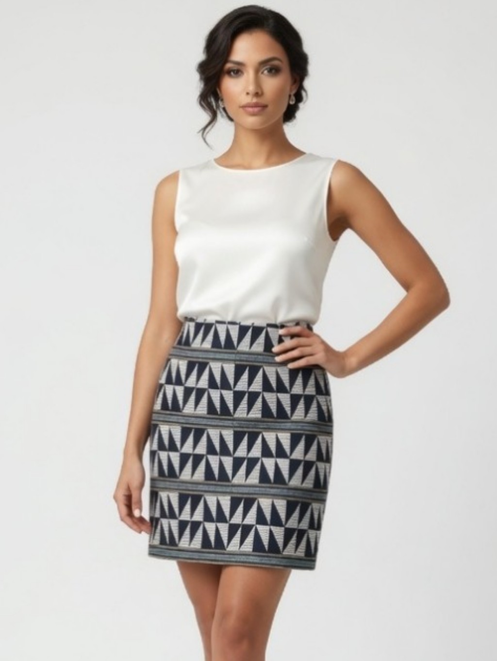 Ann Taylor Navy And White Geometric Mini Skirt (Size:6)